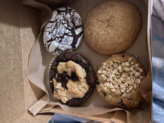 Crinkle cookie, cookie brownie, snickerdoodle and yummy cookie