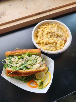 Crab Mac n cheese and 50/50 roll