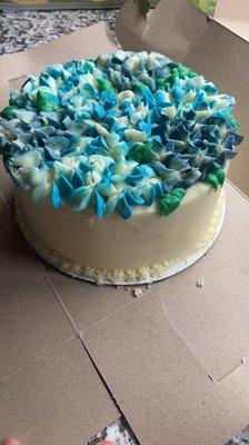 Hydrangea color buttercream frosted yellow cake