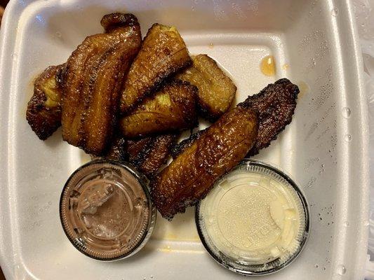 Plantains with sour cream and refried beans