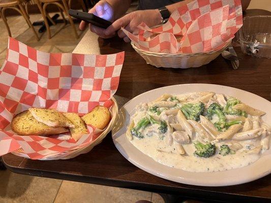 Chicken, broccoli and Alfredo ziti - amazing Alfredo and crunchy garlic bread, 5 stars!!