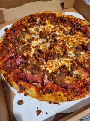 Grande meat pizza