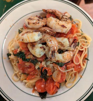 Thin spaghetti with shrimp