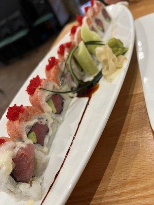 Tuna Lover: Tuna, avocado, spicy tuna, red tobiko