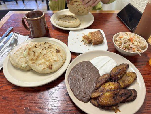 Pupusas, Platanos Fritos