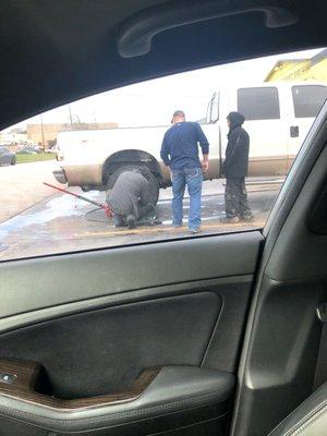 What a nice group of kids they just jumped in and did their job. I'm coming here from now on. Sorry discount tires you've lost my business