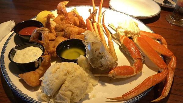 Ultimate Feast Crablegs and Walt's favorite shrimp with mashed potatoes