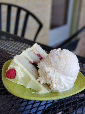 Yummy! Raspberry Lemon Cake.