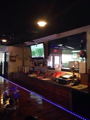 Sports bar with 6 tvs and Sunday ticket