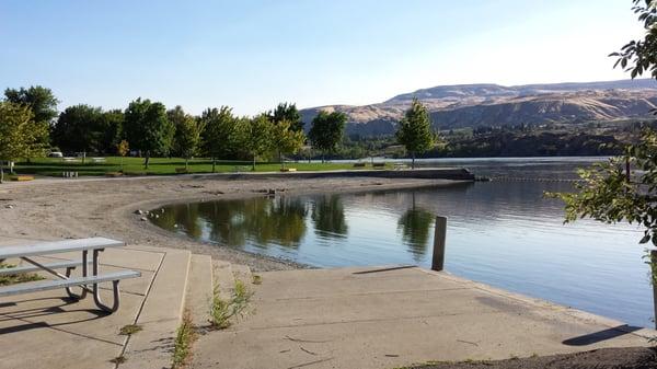 The sandy beach and swimming area on the Columbia River