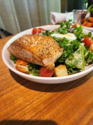 Kale salmon salad