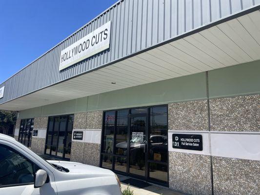 Hollywood Cuts Full Service Salon