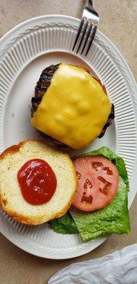 Classic Cheeseburger