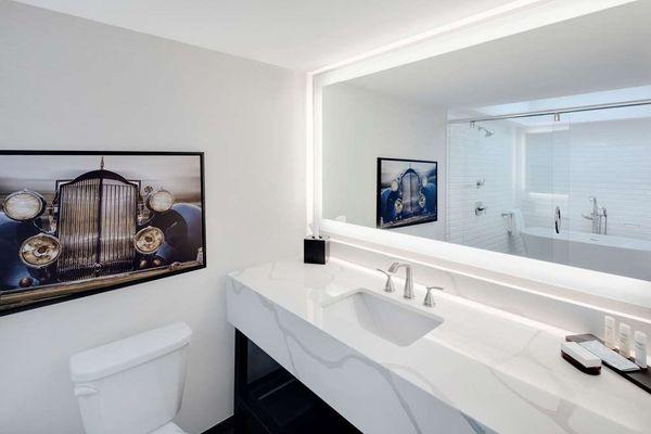 Guest room bath