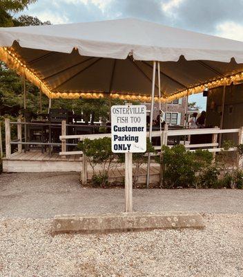 Go up under this tent to the back  and you will see the menu and where to order for clam shack.