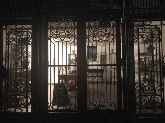 We are open from 10-6 Weds thru Sun so come through our beautiful wrought iron gates and get inspired!