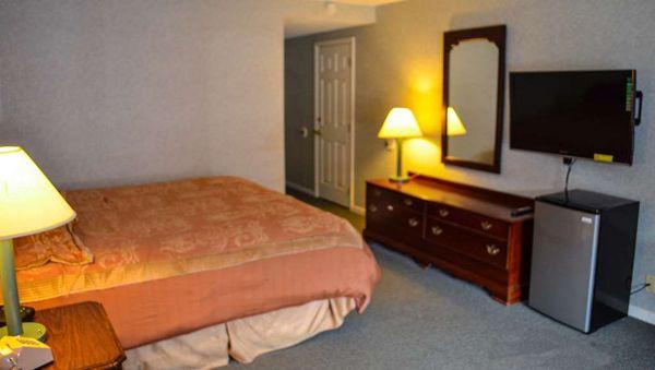 MH SurreyInnHotel Ashland OH Guestroom King