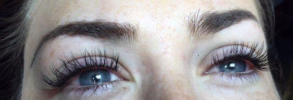 Fullset of eyelash extensions