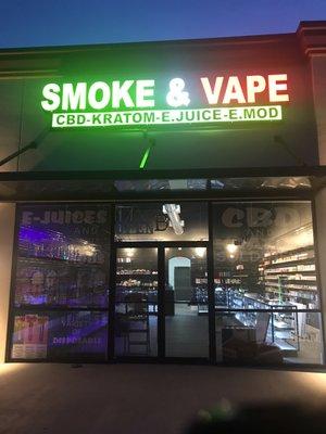 Smoke & Vape Lindale Store outside view