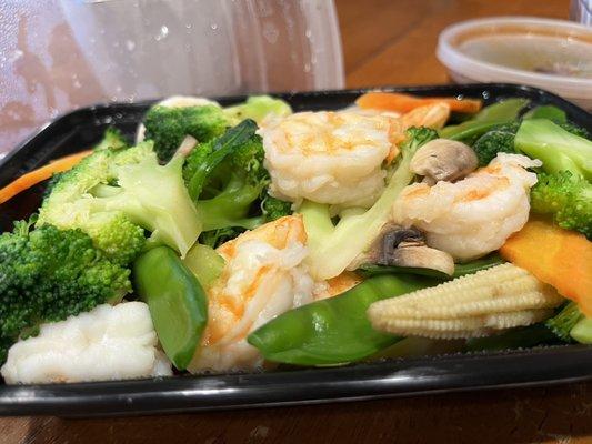 Steamed Shrimp with Mixed Vegetables