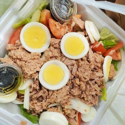 Tuna salad to go