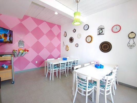 Cute party room.