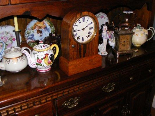 This is an old Seth Thomas clock, model "Tudor #3"  circa, 1875. We found this Tucker away at Yesterday's Treasures, Chesterton, Indiana