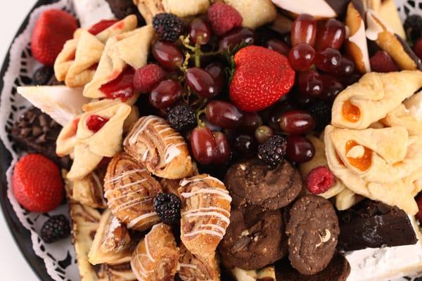 Catering: Brownie, Cookie & Berry Platter