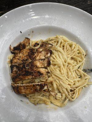 Alfredo pasta with blackened chicken