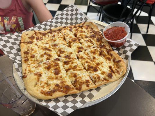 Cheese bread with marinara