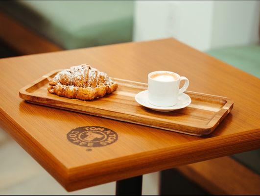 Macchiato & almond croissant