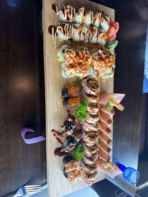 Selection of 4 special rolls and 3 orders of nigiri.