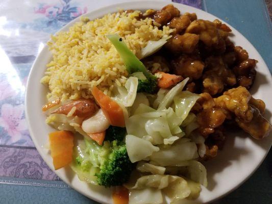 General Chow Combo with rice and vegetables