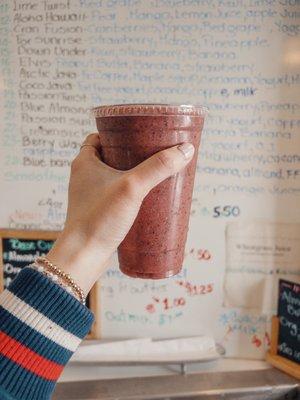 20oz Mango Berry smoothie