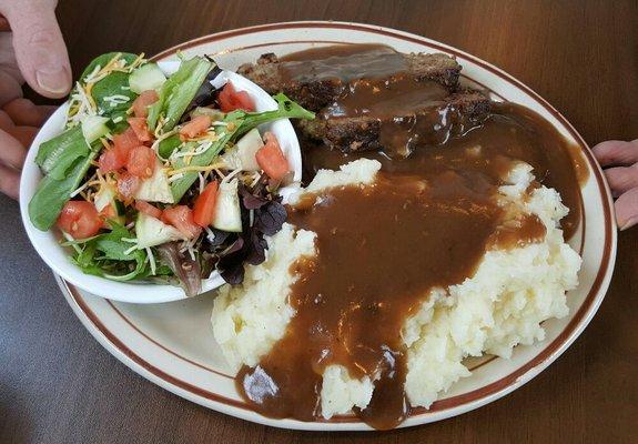 Meat loaf w/ mashed potatoes