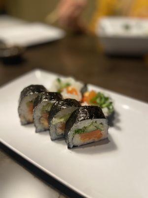 Spicy salmon roll