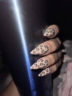 Leopard nails