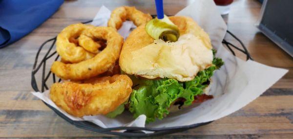 Bay burger w/onion rings