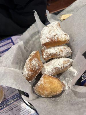 Fried dough dessert