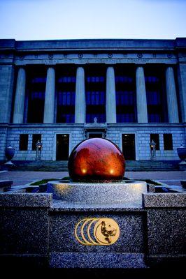 Kansas City Life Insurance Company building and Kugel fountain at night.