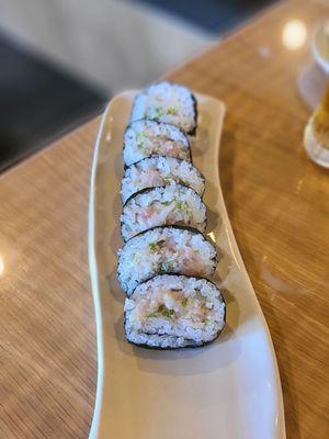 Yellowtail Scallion Cut Roll