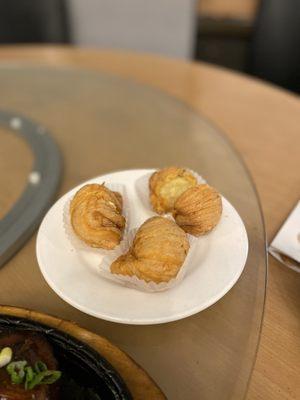 Crispy durian puff