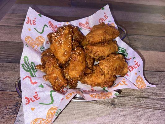 Korean fried wings: half fried and half garlic