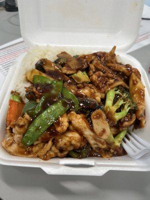 L13. Hunan Chicken Lunch