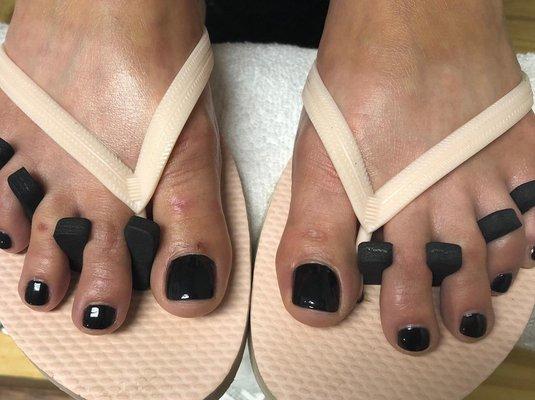 Relaxing pedi in black onyx