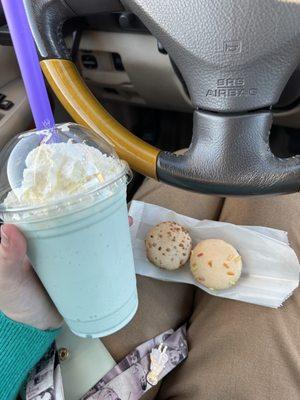 Birthday Cake milkshake & Macarons (Hazelnut & Birthday Cake)