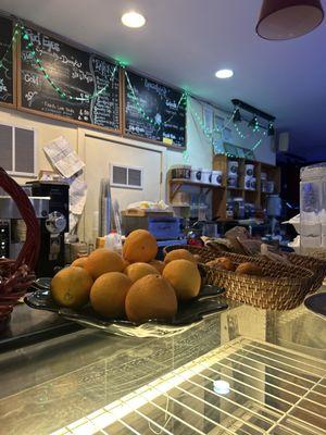 Counter display of oranges