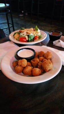 Great fried mushrooms and a nice looking and fresh side salad to start us off.