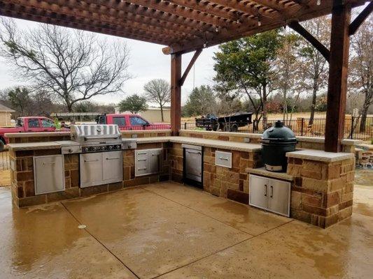 Outdoor kitchen