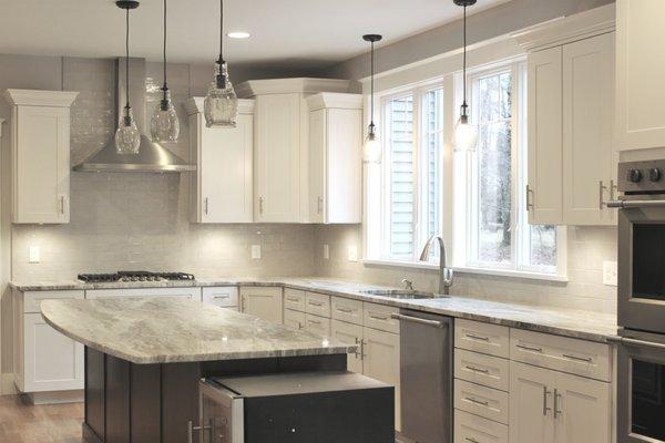 kitchen countertops with Island
 Romancingthestoneri.com